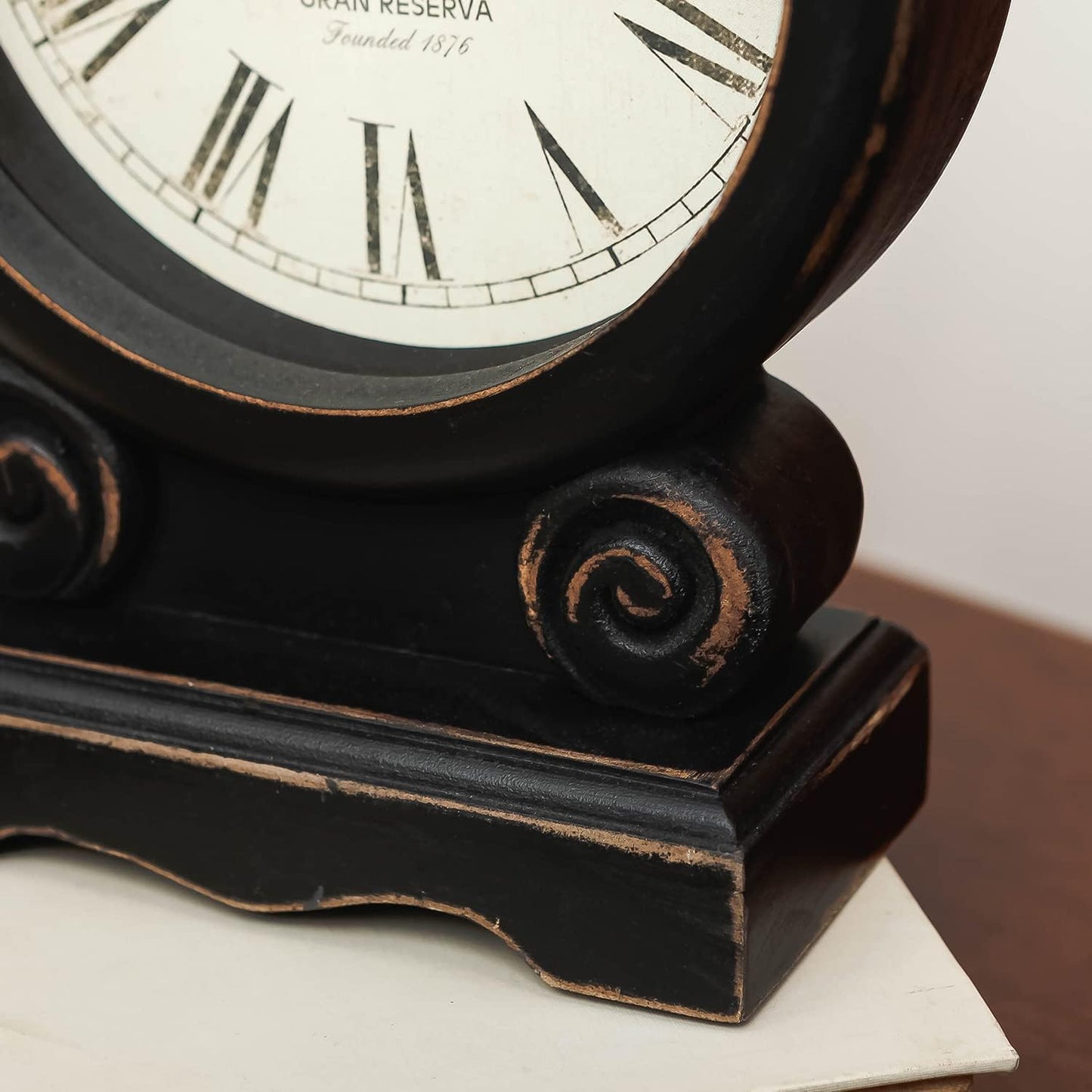 NIKKY HOME Mantel Clock, Retro Desk Clock Silent-Non-Ticking Battery Operated Wooden Mantel Clock for Living Room, Bedroom, Shelf Decoration, Fireplace, Farmhouse Decor