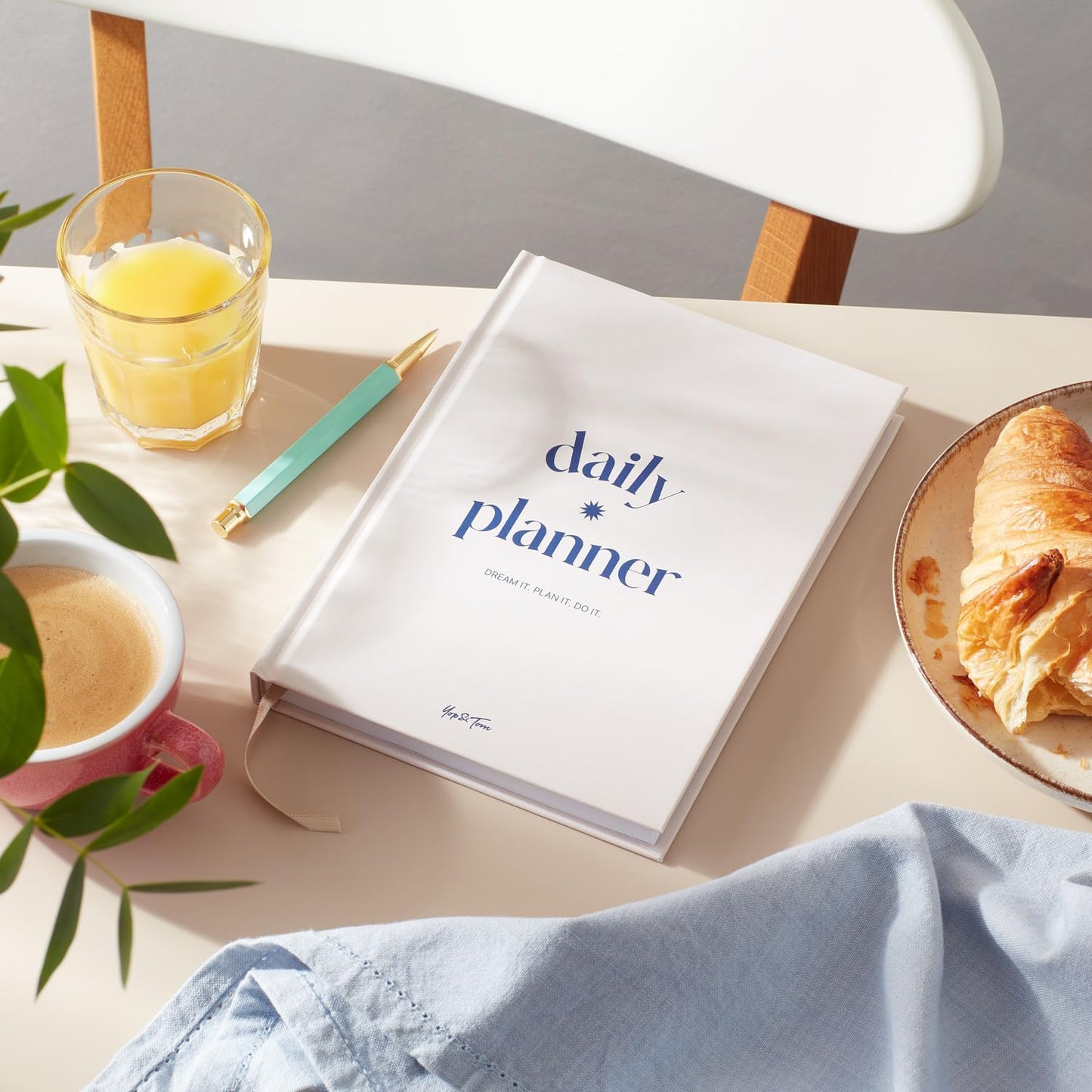 Yop & Tom Undated Daily Planner - Productivity Planner - Weekly and Daily Organizer with Time Slots - Sand