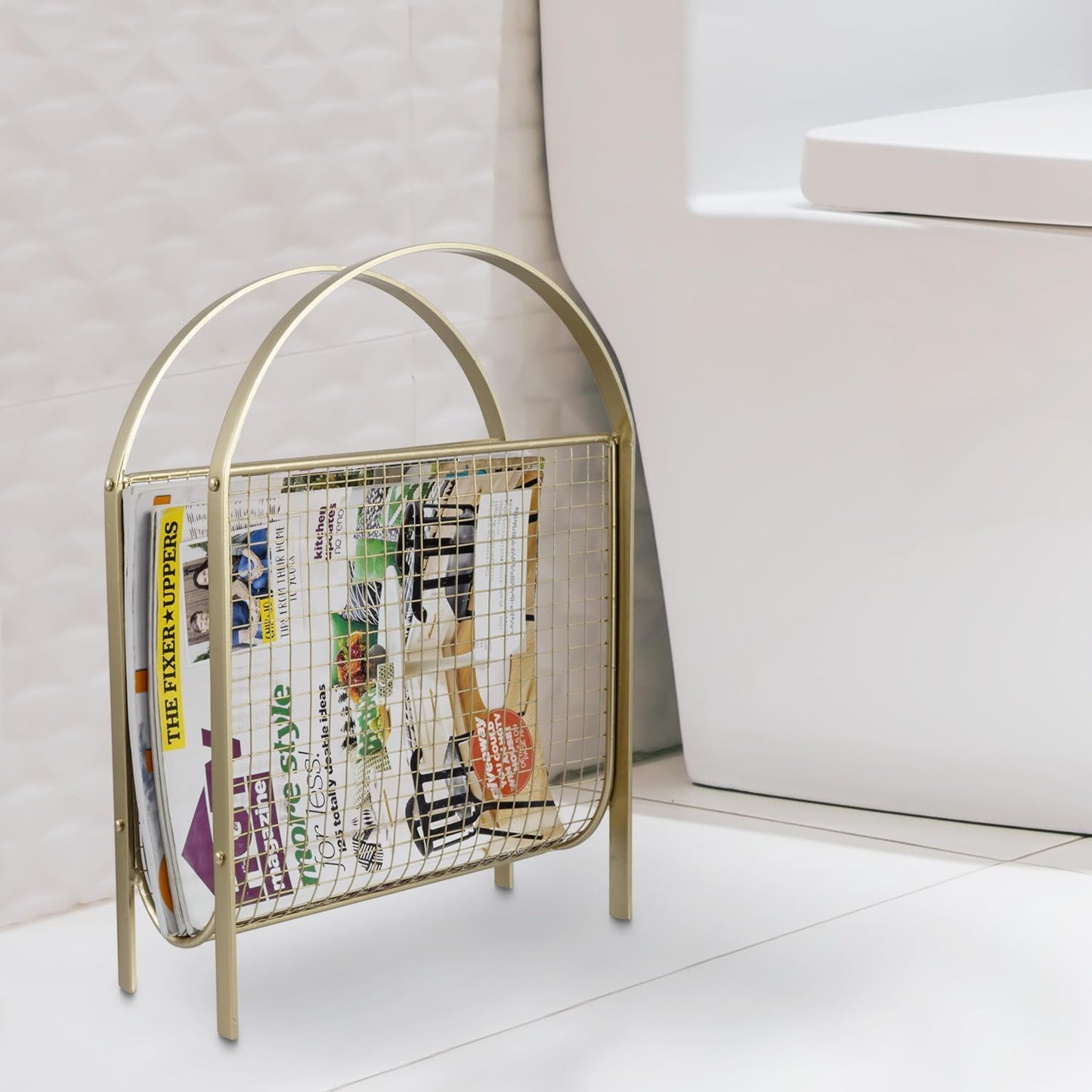 MyGift Mid-Century Design Magazine Rack, Matte Black Tone Metal Mesh Freestanding Magazine Organizer Holder Sling (Brass)