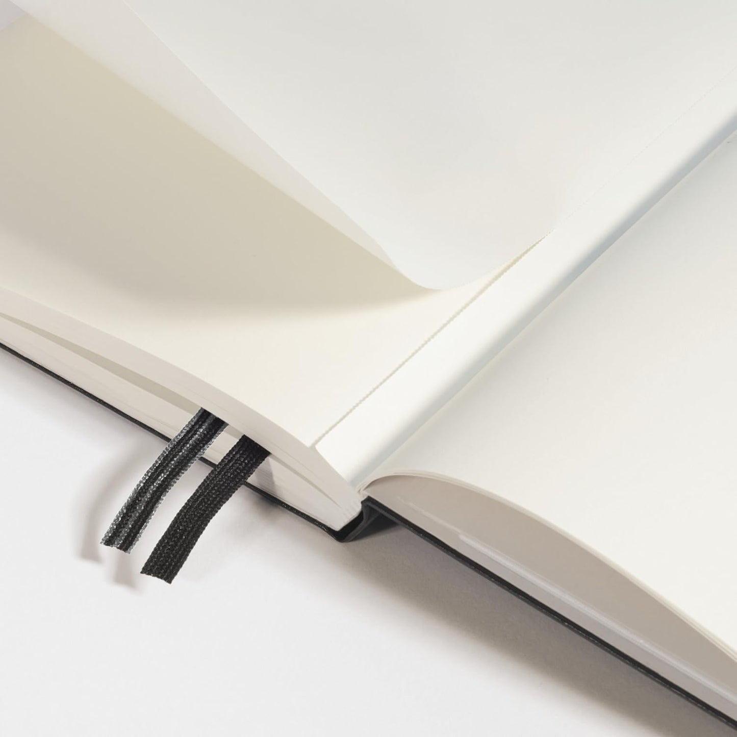 LEUCHTTURM1917 - Notebook Hardcover Medium A5-251 Numbered Pages for Writing and Journaling (Port Red, Squared)