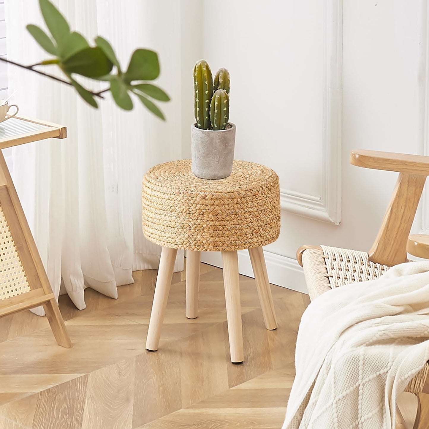 Cpintltr Round Ottoman Footstool Foot Stool Pouf Ottomans with Solid Wood Legs Hand Weave Hyacinth Footrest Step Stool for Living Room Balcony Garden Natural Hyacinth Seagrass