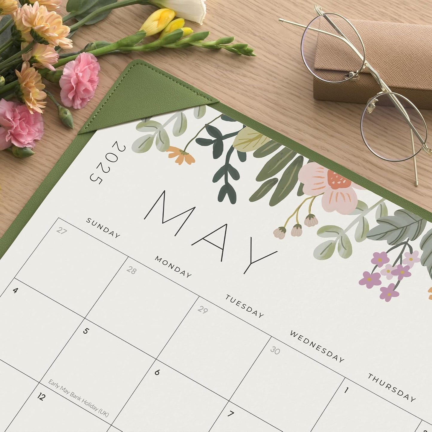 Desk Calendar 2025-2026 with Desktop Mat, Cabbrix Large Desk Pad Calendar 22 x 17 Inch Runs From July 2025 to December 2026, Floral Design Calendar 2025 for Home School and Office (Green)